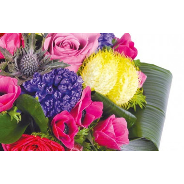 zoom sur un ensemble floral du Bouquet rond de saison Sarah