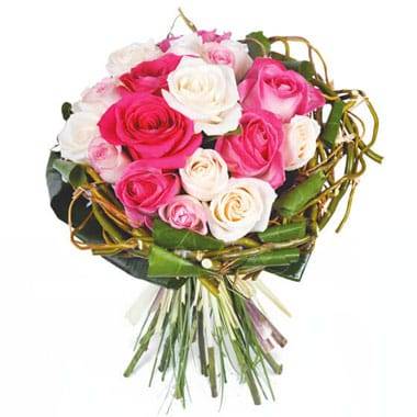 L'Agitateur Floral | image du bouquet rond de roses roses & blanches
