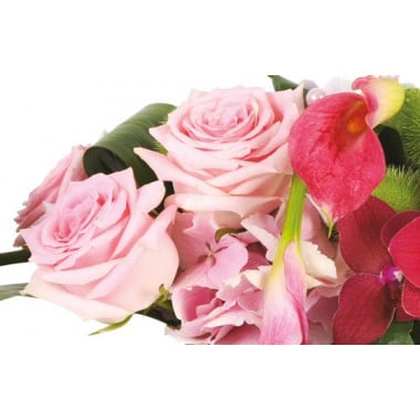 image des roses roses de la composition florale